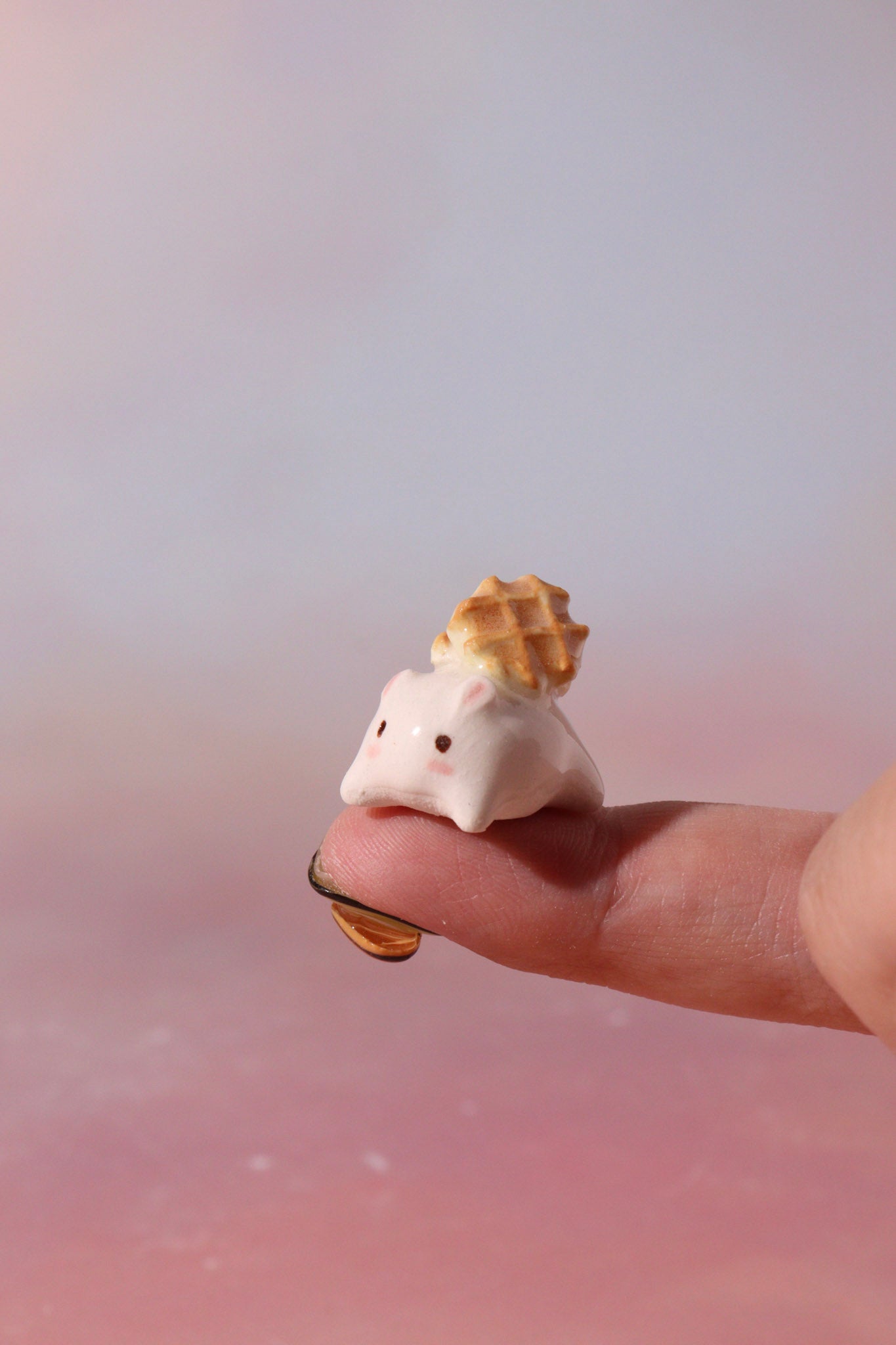 Ceramic Figurine - Weeny bunny (Waffle)