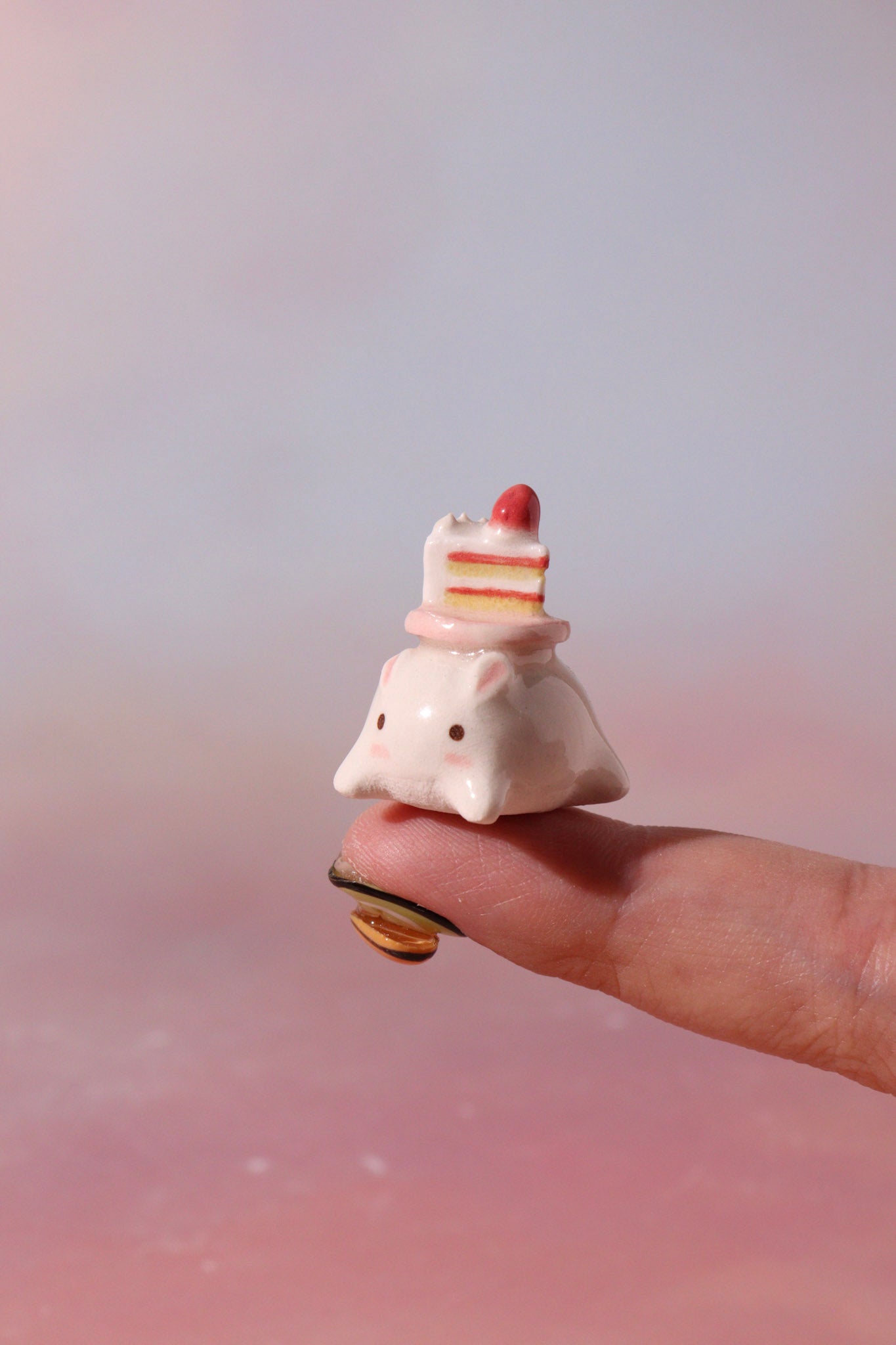 Ceramic Figurine - Weeny bunny (Strawberry Cake)