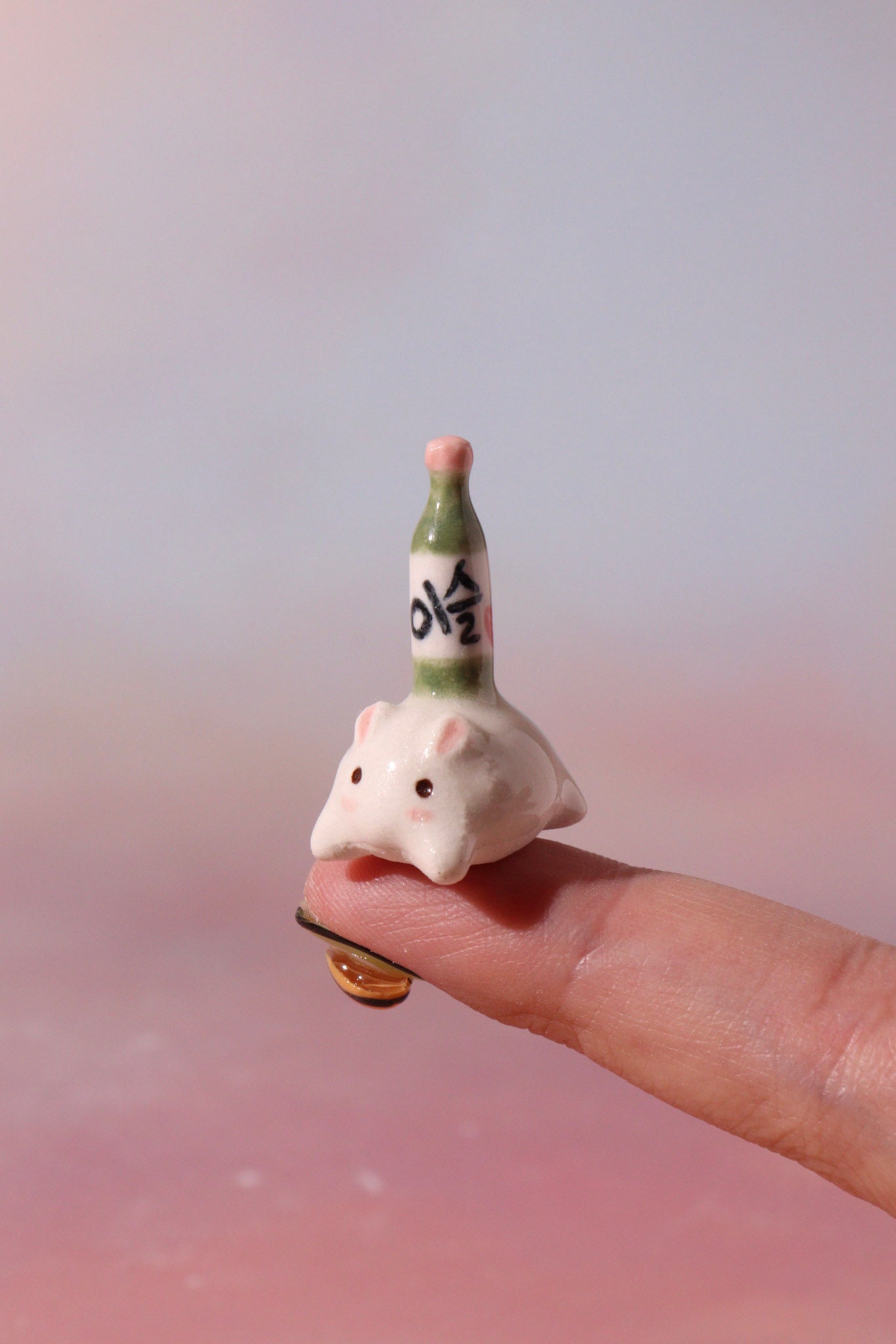 Ceramic Figurine - Weeny bunny (Soju)