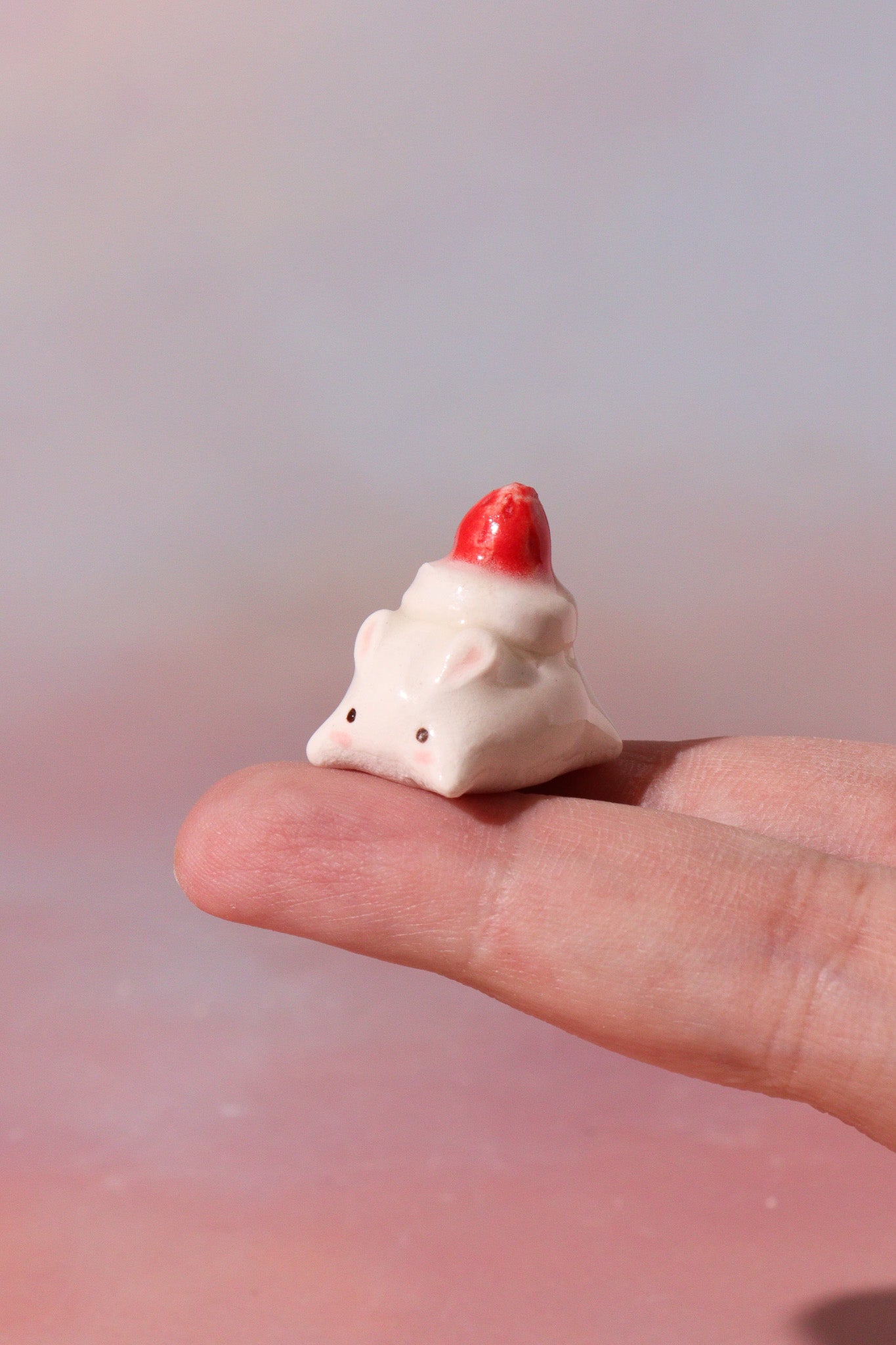 Ceramic Figurine - Weeny bunny (Strawberry cream)